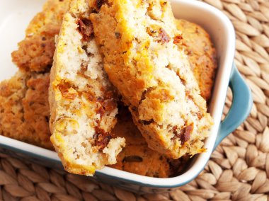 Meyve ile ev yapımı kek