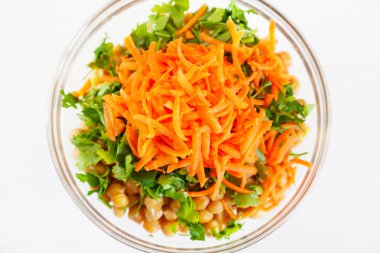 Nohut ve havuç salatası