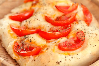 Focaccia domates ve zeytin yağı