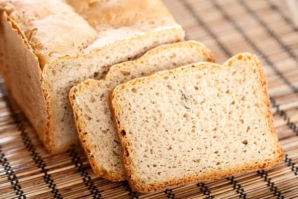 Rebanadas de pan caseras —  Fotos de Stock