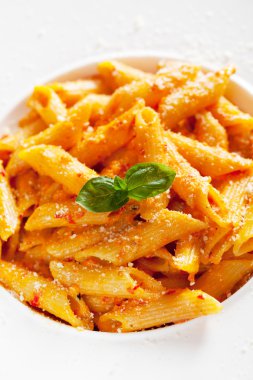 Krem ve biber ile Penne