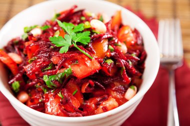 Domates ve kırmızı pancar salatası