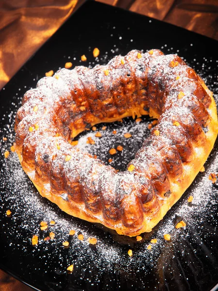 Heartshaped cake, home made — Stock Photo, Image