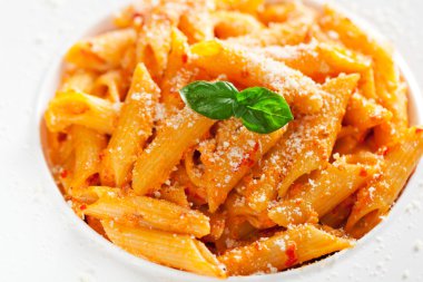 Krem ve biber ile Penne