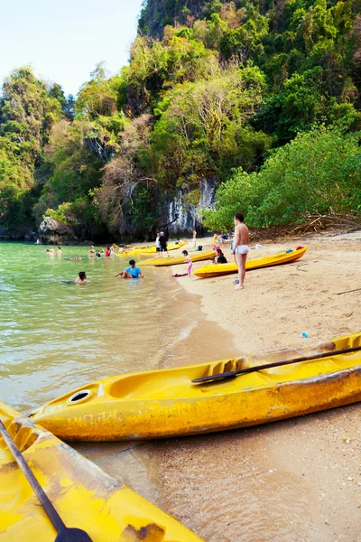 Caiaque em Pang Nga Bay, Tailândia — Fotografia de Stock