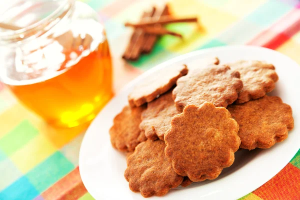 Biscoitos de mel com canela — Fotografia de Stock