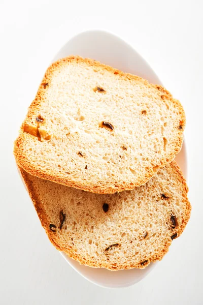 Pão de centeio caseiro com pimentas secas — Fotografia de Stock