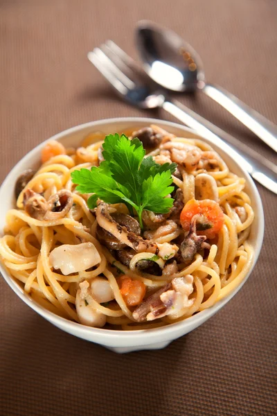 Deniz mahsulleri spagetti zeytinli