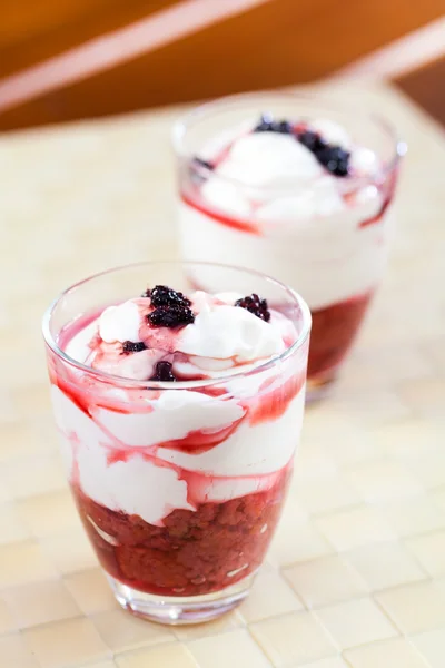 Mascarpone cream with blackberries — Stock Photo, Image