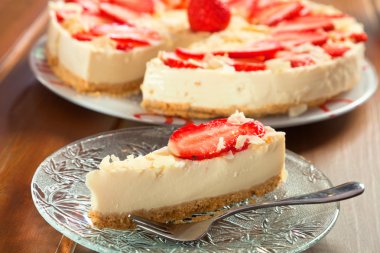 çilek ile tatlı cheesecake
