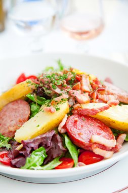 Cannes'de Gurme Salatası