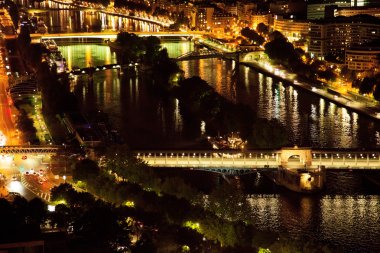 Eyfel Kulesi'nden göster