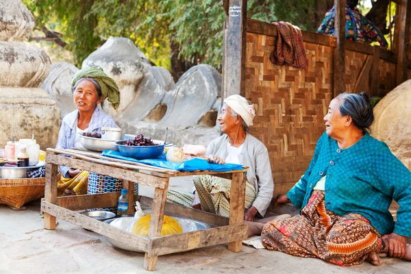 Helyi emberek Mingun, Mianmar — Stock Fotó
