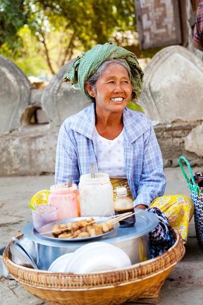 Comida para calle en Mingun, Myanmar — Foto de Stock