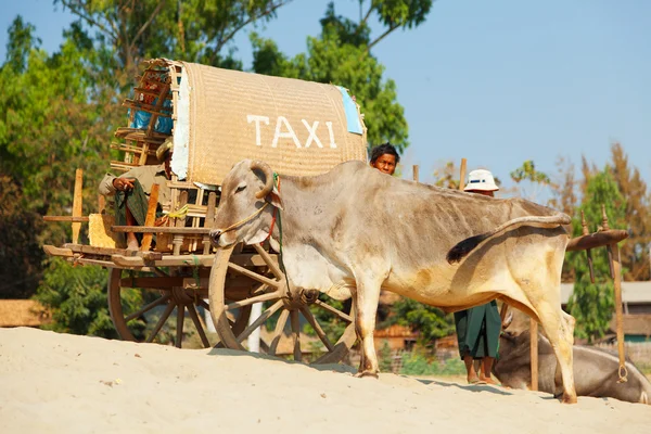 Taxi i Mingun, Myanmar — Stockfoto