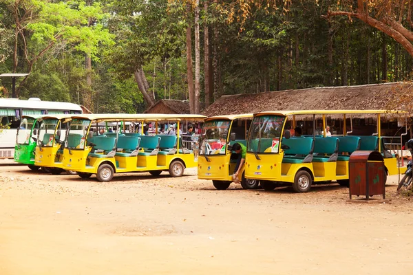 Angkor Wat, Kamboçya'da açık minibüs — Stok fotoğraf