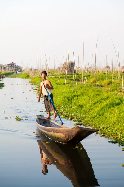 Intha pescador, lago Inle, Myanmar —  Fotos de Stock