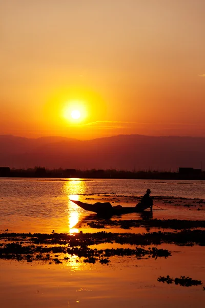 Rybak, Inle Lake, Myanmar — Zdjęcie stockowe