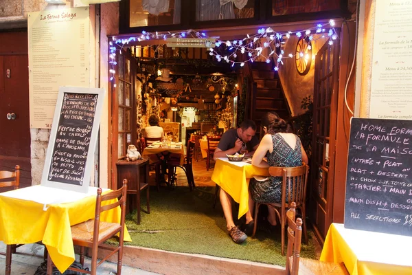 Restaurant sur le trottoir à Nice, France — Photo