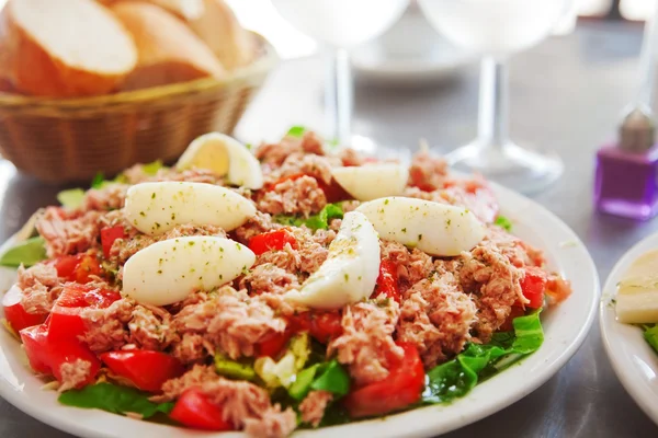 Nicoise Salad served in restaurant — Stock Photo, Image