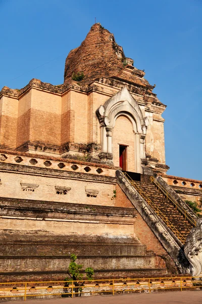 Wat Chedi Luang, Chiang Mai — Zdjęcie stockowe