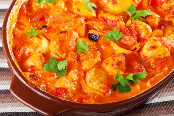 Casserole with chicken, potatoes and tomatoes — Stock Photo, Image