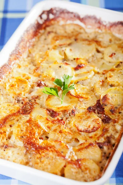 Casserole de pommes de terre et fromage — Photo