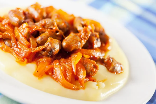 Chicken hearts over mashed potatos — Stock Photo, Image