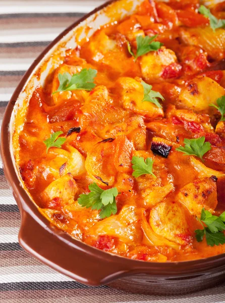 Casserole with chicken, potatoes and tomatoes — Stock Photo, Image