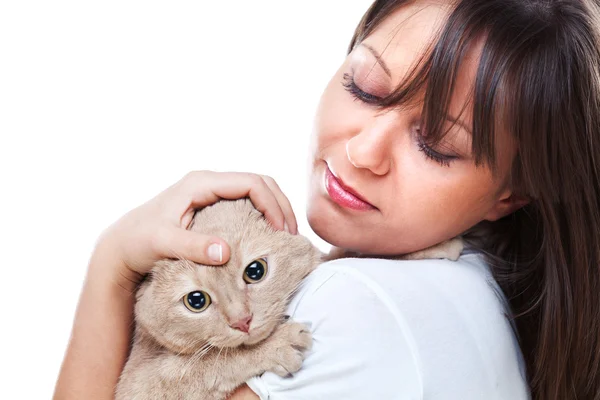 Jovem mulher com gato — Fotografia de Stock