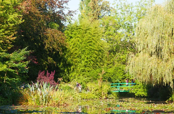 Monet's water lily pond in Giverny — Stock Photo, Image