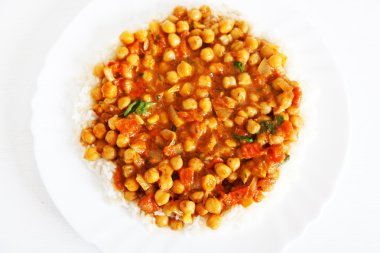 Channa Masala beyaz izole