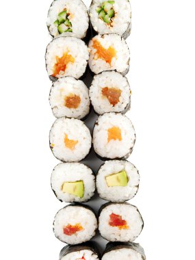 beyaz izole maki sushi