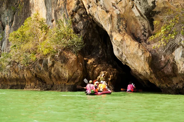 Kayaking in Pang Nga Bay, Thailand — Stock Photo, Image