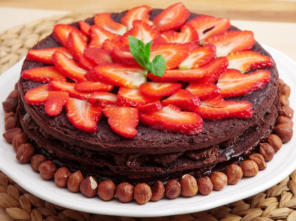 Homemade chocolate cake with strawberries — Stock Photo, Image