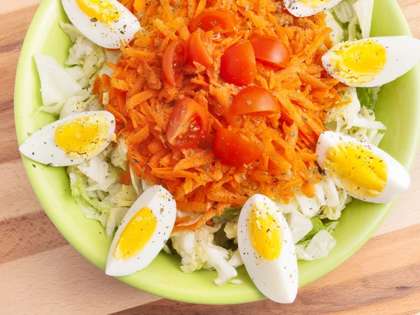 Salada de cenoura com ovos cozidos — Fotografia de Stock