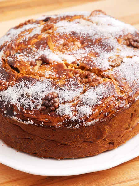 Torta fatta in casa con frutta secca — Foto Stock