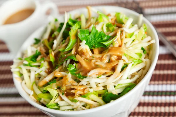 Salada de aipo com abobrinha — Fotografia de Stock
