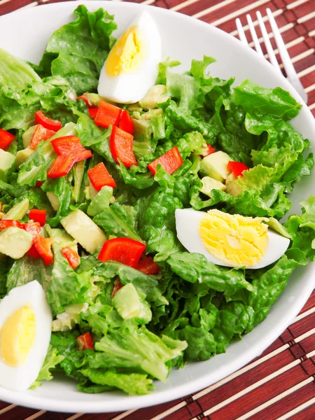 Green salad with eggs — Stock Photo, Image