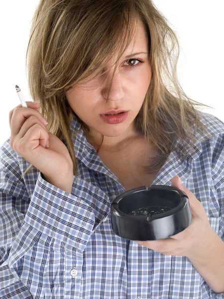 Mujer joven fumando —  Fotos de Stock