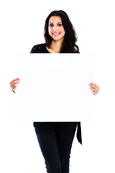 Joven mujer sosteniendo tablero en blanco — Foto de Stock