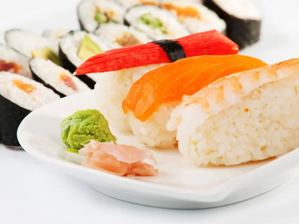 Nigiri e maki sushi — Fotografia de Stock