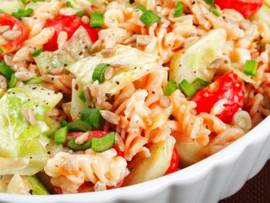 domatesli makarna salatası