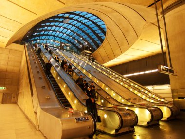 Canary Wharf metro istasyonu, Londra