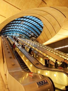 Canary Wharf metro istasyonu, Londra