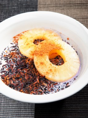 Yabani pirinç süt ve ananas