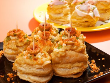 Meze sarı plaka üzerinde