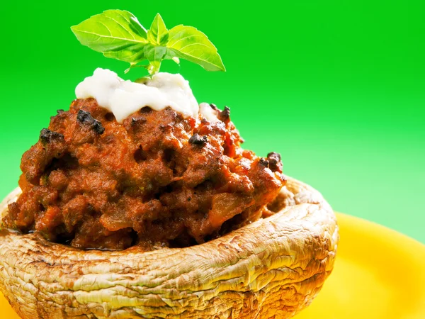 Champiñón relleno con carne y mozzarella — Foto de Stock