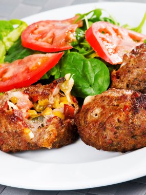 Mısır ve peynirle köfte