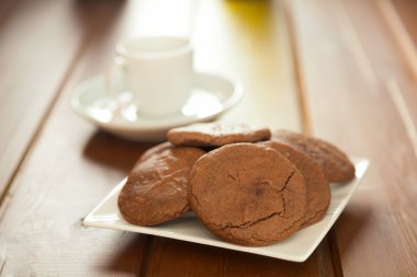 Ev yapımı çikolatalı kurabiye.